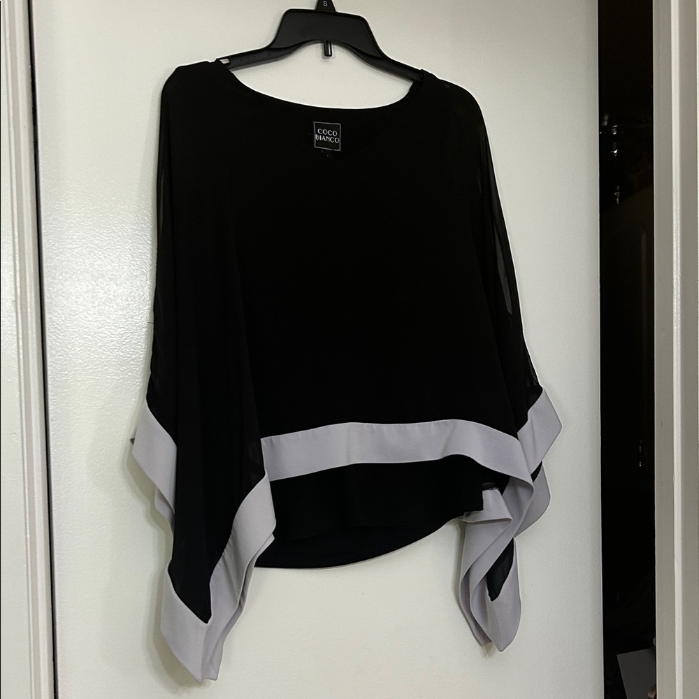 Coco Bianco Black Top with Light Gray Trim